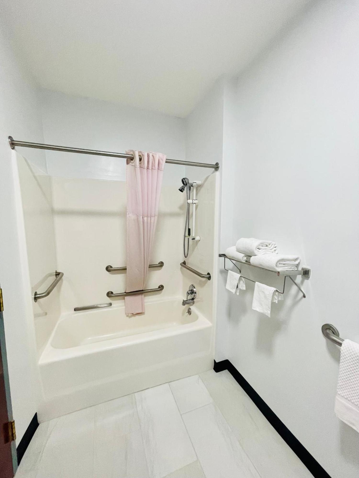Grand Vista Hotel & Suites 보노르 외부 사진